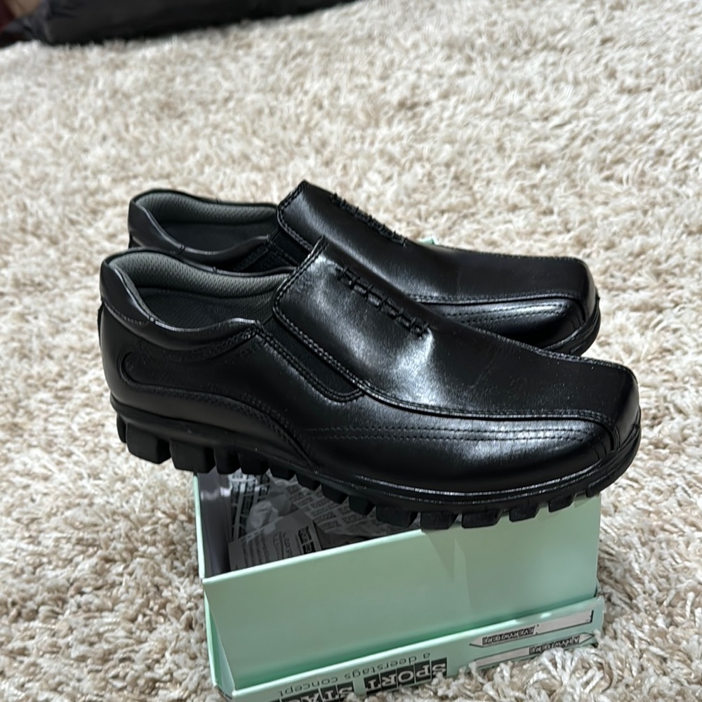 Boys size 7 black dress shoes